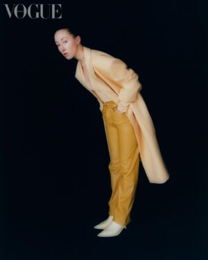 Erin Doherty Instagram - Voguing. Really?

Thank you so much for having me @britishvogue

Photographed by @felicityingram
Styled by @enied
Hair by @kotasuizu 
Make-up by @kristinaralphandrews
Nails by @robbietomkins
Set design by @joshstovell

@jilsander by @meierlucie and @lukemeier16