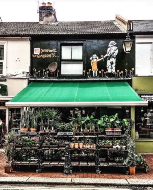 Erin Doherty Instagram - Growing up in West Sussex, mine and my family’s local high street was the heart of our community. Now since living in Brighton, there’s a real sense of community amongst all the small businesses - and in challenging times like these, it’s important to support these shops in whichever way we can - which is why I’m thrilled to team up with @americanexpressuk for the tenth year of Shop Small. 
 
Alongside @nensidojaka @saul.nash @adwoaaboah and @martins_imhangbe_ we are sharing our exclusive tips in The Little Blue Book of Sharing - a guide of some of our favourite small businesses which are important to us, and our communities. Search “Shop Small UK” now to read our Little Blue Book of Sharing, but in the meantime, swipe across for a sneak peak of my favourite independent businesses, including @theflourpotbakerybrighton @enter_gallery and @paper_smiths [hint: I have a slight notebook obsession]. 

This weekend is also Small Business Saturday - which is celebrating its 10 year in the UK tomorrow - and if you can, get out and shop small! Tag the small businesses that mean a lot to you below so we can all share the love.

🫶

#shopsmallambassador #americanexpressuk @americanexpressuk