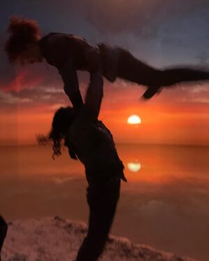 Erin Kellyman Instagram - WILLOW! ep 7 🤎 

1-4: we really made use of the romantic sunset. The amount of photos I have of us picking each other up is insane. 

5: CC trying to stop me and ruby fighting by giving us swords. 

6&7: Ellie learnt to ride a bike! 

8: Dempsey loves it when Tony tickles his belly.

9: fun fact, Tony actually shot all of episode 7.

10: idk.