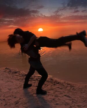 Erin Kellyman Instagram - WILLOW! ep 7 🤎 

1-4: we really made use of the romantic sunset. The amount of photos I have of us picking each other up is insane. 

5: CC trying to stop me and ruby fighting by giving us swords. 

6&7: Ellie learnt to ride a bike! 

8: Dempsey loves it when Tony tickles his belly.

9: fun fact, Tony actually shot all of episode 7.

10: idk.