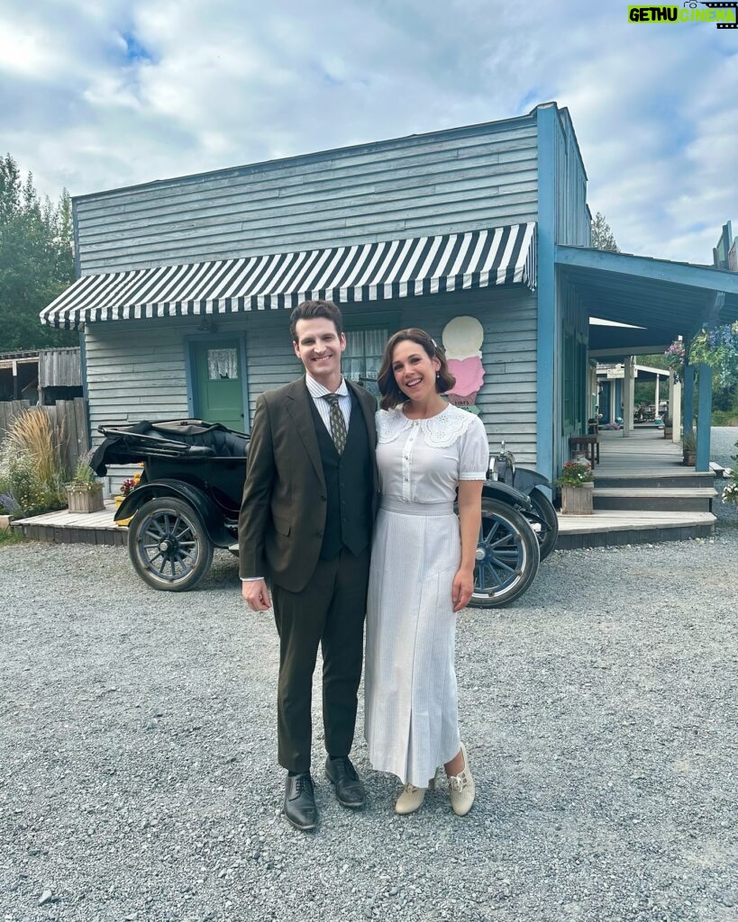 Erin Krakow Instagram - Thank you @kotjameskot for helping us tell a difficult and emotional story tonight with the integrity it deserved. Higgins is an absolute creep, but you are not - and everyone should know that! @wcth_tv #Heartie @hallmarkchannel @schearthome