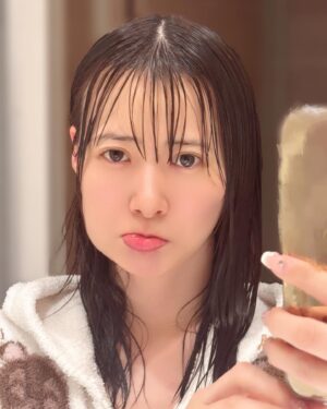 Erina Ikuta Instagram - ねぇ〜腫れた🥲
助けて🙃🙃🙃
⁡
⁡
#お風呂あがり
⁡
#morningmusume24 #モーニング娘24 #helloproject #えりぽんかわいい #生田衣梨奈のVSゴルフ5 #生田衣梨奈 #ootd #l4l #love #ゴルフ女子 #親知らず #抜いた