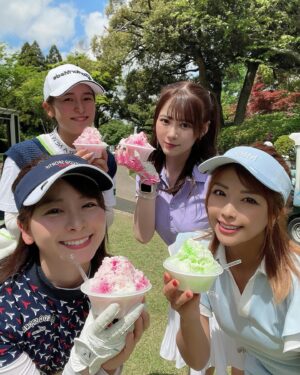 Erina Ikuta Instagram - Sanrio Smile Golf Tournament 
サンリオカップに行ってきたよ！！！！
⁡
⁡
今日も楽しすぎた♡
⁡
島田すずさんの組として頑張りました♡
大好きな2人🫢
なみきちゃんとあおい夏海さんと一緒で
⁡
なみきちゃんとは初ゴルフ♡
夏海さんはお姉さんで頼もしい！！
⁡
キャラクターたちにあえて幸せでした♡
⁡
1枚目誰にしよーかな？って思ったんやけど。。。
クロミちゃんとのツーショット！
⁡
#morningmusume24 #モーニング娘24 #helloproject #えりぽんかわいい #生田衣梨奈のVSゴルフ6 #生田衣梨奈 #ootd #l4l #love #ゴルフ女子 #サンリオ #サンリオカップ #マイナビネクストヒロインゴルフ #クロミ #なみき ちゃん #あおい夏海 さん #島田紗 さん #CELFORD #lecoqsportif