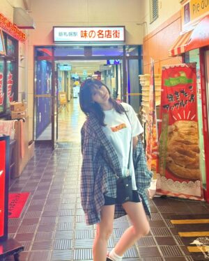 Erina Ikuta Instagram - レトロで好きやった♡
北海道遊べて楽しかった！！
⁡
みんなの夜ご飯なぁに？
⁡
#morningmusume24 #モーニング娘24 #helloproject #えりぽんかわいい #生田衣梨奈のVSゴルフ6 #生田衣梨奈 #ootd #l4l #love #ゴルフ女子 #北海道 #ape #GODSELECTIONXXX