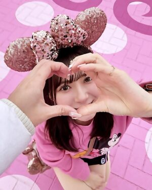 Erina Ikuta Instagram - ディズニーのパルパルーザ第1弾
ミニーちゃんのピンクで彩られた
ディズニーランド行けてとっても幸せでした！！
⁡
ゆきさんと
ゆきさんのお友達のまゆさんと行ってきた！
⁡
大好きなお2人とディズニーで
ピンクコーデ出来て楽しすぎました！！
⁡
みんなでクッキーもたべたよ！！
⁡
⁡
⁡
#morningmusume24 #モーニング娘24 #helloproject #えりぽんかわいい #生田衣梨奈のVSゴルフ5 #生田衣梨奈 #ootd #l4l #love #ゴルフ女子 #ディズニー #disney #ディズニーランド #Disneyland #舞浜 #ディズニーコーデ #パルパルーザ #GUCCI #ape