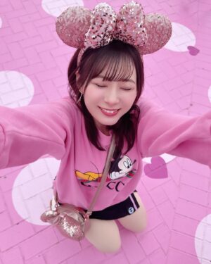 Erina Ikuta Instagram - ディズニーのパルパルーザ第1弾
ミニーちゃんのピンクで彩られた
ディズニーランド行けてとっても幸せでした！！
⁡
ゆきさんと
ゆきさんのお友達のまゆさんと行ってきた！
⁡
大好きなお2人とディズニーで
ピンクコーデ出来て楽しすぎました！！
⁡
みんなでクッキーもたべたよ！！
⁡
⁡
⁡
#morningmusume24 #モーニング娘24 #helloproject #えりぽんかわいい #生田衣梨奈のVSゴルフ5 #生田衣梨奈 #ootd #l4l #love #ゴルフ女子 #ディズニー #disney #ディズニーランド #Disneyland #舞浜 #ディズニーコーデ #パルパルーザ #GUCCI #ape