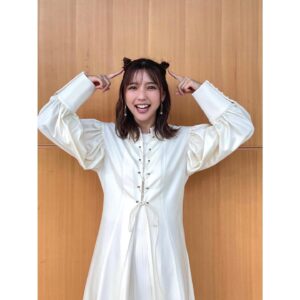 Erina Mano Instagram - 衣装で来た白ワンピ🤍
ヘアスタイルはまたまたメイクさんが
遊び心を取り入れてくれました🤭笑
.
.
スタイリングはこんな感じの雰囲気ですが
今日は国際フォーラムで開催されていた
日経クロステックNEXTというイベントの
トークセッションステージに登壇してきました！
最新のテクノロジーについて
個人情報やプライバシーについて
来場してくださった皆さんと一緒に私もお勉強！
ちゃんと自分で知識や情報を得て目利きすることが大切だと知った日でした！
.
.
このイベントは事前に私や事務所からお知らせすることが出来なかったのですが
事前に情報見つけてくれたファンの方々も来てくれていて
すごくびっくりしたし嬉しかったです😭✨
テレビやファッション関係のお仕事でカメラの前に立つことはあったけど
こうして皆さんの前に立つお仕事は実は約4年ぶり！！
今回はテーマに特化したイベントだったので
そのお仕事関係の方がほとんどだと思っていたので
久しぶりに見かける方々がステージ上から見えて思わずじーんとしました🥲
本当にありがとうございます！！✨
とっても充実した1日になりました☺️
.
.
ワンピース @jeshofficial_ 
ピアス @abiste_official 
ブーツ @dianashoespress 
#衣装
#トークイベント
#ありがとうございました