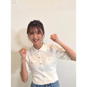 Erina Mano Instagram - 初めて！！
料理企画の番組に出演します🍳
10月22日 12:35〜
読売テレビ
「草彅やすともの うさぎとかめ」に出演します🐇
.
.
うさぎ役は1時間だけプロから教わる
かめ役は1週間使って自力で特訓
という企画で今回はオムライス対決！🥚
ちなみに私はうさぎ役として勝負に挑みました🐰
.
.
実は今まで避けてきていた料理企画・・・（笑）
今回は、練習をしてから勝負！ということで
私もふわとろオムライスを作れるようになりたかったので
初めて料理企画に挑戦してみることにしました！
カメラの前で料理をするなんて本当にドキドキで
収録前日はなかなか寝付けなくて・・・
収録スタジオに入ってからも本当に緊張で落ち着かなくて
とにかく必死にオムライスと向き合った時間でした😂
見てもらえたら嬉しいし
番組で紹介されるふわとろオムライスの作り方を
みなさんもやってみてもらえたら嬉しいです🍽️
放送エリアが限られてるので見れない地域の方もいるかもですが
放送終了後からTVerで1週間見れるそうです📺
.
.
衣装
トップス @lilliancarat_official 
デニム @snidel_official 
ピアス @cocoshnik_official 
.
#衣装
#新たな挑戦
#緊張した
#楽しかった