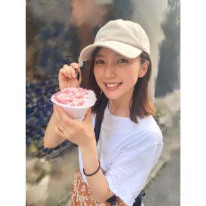 Erina Mano Instagram - 🍧
最後に行ったのは何年前なのか
思い出せないぶりのお祭り！！
焼きそばとかフランクフルトとか
焼き鳥とか海鮮焼きとか
いろんなところから美味しそうな匂いがして
時間も胃袋も足りませんでした😂
.
.
屋台ってテンション上がるよね🤤🩵
#🍧
#夏祭り
#久しぶりに夏らしいことした