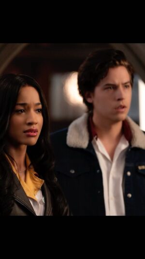 Erinn Westbrook Instagram - “If we had 5 more minutes…” 🤧🎶 And now you do. :) The entire sixth season of @thecwriverdale is now available on Netflix. What a rideee…🎢❤️ Thanks for watching!
