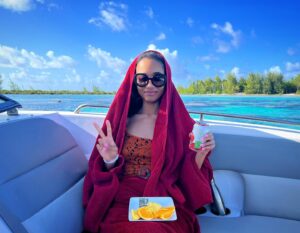 Erinn Westbrook Instagram - ~Spends half a day snorkeling~ Me, in my mind: One with the sea! Big ocean gal! A marine biologist, I daresay! 🤿💅🏾🐠