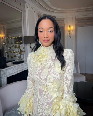 Erinn Westbrook Instagram - A pretty little moment. 🎀🫶🏽 merci @zimmermann