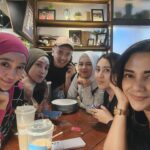 Errina GD Instagram - Team Keliling Dunia w/ @jastip_digenta