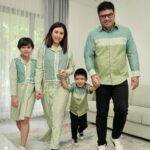 Errina GD Instagram - Diera series family set dengan nuansa warna sage, ready for you 💚 Shop Us Now : Shopee “Lenshan.id” Tokopedia “Lenshan” Whatsapp “081188811183” Happy Shopping ❤️ #batikmodern #coupleset #familyset #stylewithlenshan