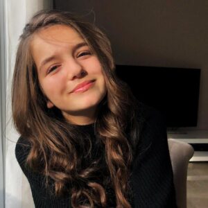 Erza Muqoli Instagram - Passez une bonne semaine 💗