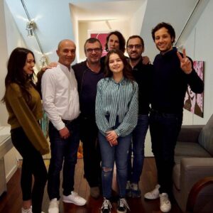 Erza Muqoli Instagram - Tellement contente de pouvoir vous annoncer que je prépare mon premier album solo aux côtés de @vianneymusique !
Hâte de vous en dire plus très vite !😍
@playtwolabel 
@totoutard_label