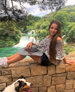 Erza Muqoli Instagram - Allez les bleus !!! On vous supporte même depuis la Croatie 🤣
#🇭🇷🇫🇷⚽️