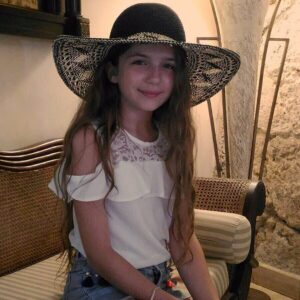Erza Muqoli Instagram - Hello les amis! Vous allez bien? 🌺
Demain le concert se fera à Amnéville ! Un concert assez particulier pour moi..🙊
J'ai hâte de vous rencontrer 😻