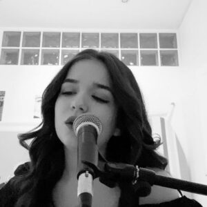 Erza Muqoli Instagram - A little Song for you 🖤passez un bon week-end :)