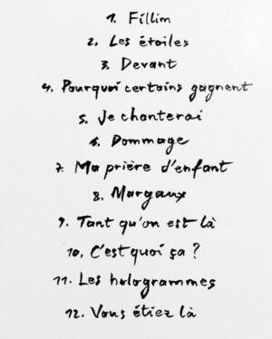 Erza Muqoli Instagram - L’album est fini! 
Demain il sera disponible en précommande et vous pourrez découvrir une nouvelle chanson ... J’espère qu’elle vous plaira ❤️