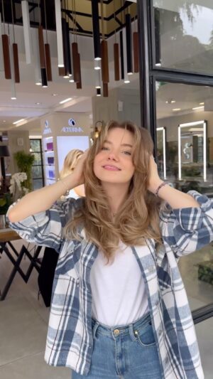 Eslem Akar Instagram - 🌟curtain bangs 
for an appointment
👇🏻👇🏻👇🏻
@muratbolathair
✨✨✨
#hairstyle #hairstylist #hair #hairartistry #hairvideodiary #tutorialesincreibles #hairstyles #istanbul #hairvideos #peinadosvideos #inspirehairstyles #americansalon #glamvids #turorialesvideos #styleartists #hairvideo #wakeupandmakeup #hairmakeupdiary #fyp #ideiasparameninas #allmodernhair #amazing #istanbul #hairfeed @hairvev @hairfuv #emreayaksizetiler #emreayaksizhairpalace #emreayaksiz