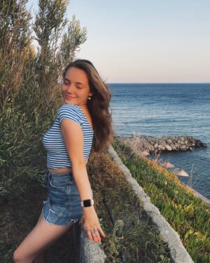 Eslem Akar Instagram - artık yaz gelsin🥹☀️
