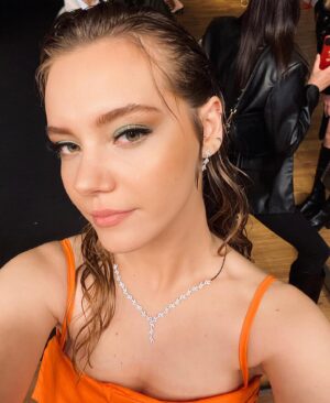 Eslem Akar Instagram - Dün geceden🧡 Emeği geçen herkese sonsuz teşekkürler✨