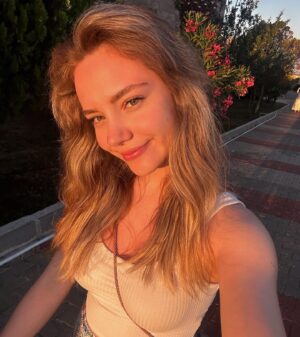 Eslem Akar Instagram - 🌸🤍🍀