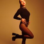 Eslem Akar Instagram - Çok özel bir çekimden bize kalanlar🖤 GENEL KOORDİNATÖR: @zisanseckin FOTOĞRAF: @kaan.turkerr PRODÜKSİYON: @dilaysjoker STYLING: @_gamzesengul_ MAKYAJ: @cuneytseven SAÇ: @muhammetcicekhair @Studio42hairdesign STYLING ASİSTAN: @dilara.dursun & @beyz.kd & @zehra_guull SAÇ ASİSTAN: @dilatuygunn Menajerlik: @hasangungormanagement Ayakkabı: @shoebellas / @magg.pr