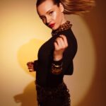 Eslem Akar Instagram - Çok özel bir çekimden bize kalanlar🖤 GENEL KOORDİNATÖR: @zisanseckin FOTOĞRAF: @kaan.turkerr PRODÜKSİYON: @dilaysjoker STYLING: @_gamzesengul_ MAKYAJ: @cuneytseven SAÇ: @muhammetcicekhair @Studio42hairdesign STYLING ASİSTAN: @dilara.dursun & @beyz.kd & @zehra_guull SAÇ ASİSTAN: @dilatuygunn Menajerlik: @hasangungormanagement Ayakkabı: @shoebellas / @magg.pr