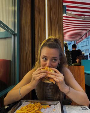 Eslem Akar Instagram - 🍔🫠