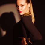 Eslem Akar Instagram - Çok özel bir çekimden bize kalanlar🖤 GENEL KOORDİNATÖR: @zisanseckin FOTOĞRAF: @kaan.turkerr PRODÜKSİYON: @dilaysjoker STYLING: @_gamzesengul_ MAKYAJ: @cuneytseven SAÇ: @muhammetcicekhair @Studio42hairdesign STYLING ASİSTAN: @dilara.dursun & @beyz.kd & @zehra_guull SAÇ ASİSTAN: @dilatuygunn Menajerlik: @hasangungormanagement Ayakkabı: @shoebellas / @magg.pr