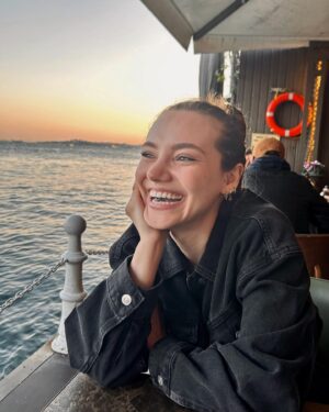 Eslem Akar Instagram - 32 diş☺️