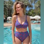 Esmeralda Moya Instagram - Descanso en mi lugar fav ❤️. Siempre que puedo me escapo al mismo sitio, donde mejor estoy y mejor me tratan. Quien haya venido a este paraíso y este hotel sabe de qué hablo… Me gusta recomendar aquellos sitios donde soy feliz, @seasidepalmbeach @villarrazomadrid Foto sin filtros y sin retocar, solo modo retrato.