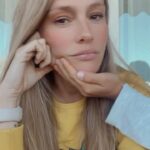 Esmeralda Moya Instagram - Este vídeo sin el audio no tendría sentido… Al final sucumbí, y me trajo 7 gusanos, pero ya no más! A Amalia no dejamos que los toque porque los coge y aún, no entiende mucho que no se pueden aplastar. Cuando sea más mayor le tendremos que dejar que ella también los traiga.