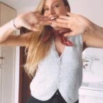 Esmeralda Moya Instagram - Dos chaquetas y un par de zapatos súper top para la temporada de primavera que estrenamos a finales a finales de marzo!!! Quien quiere que llegue el buen tiempo??? Que levanten la mano las personas que ya están cogiendo ropa de nueva temporada y pasa ya de la rebajasssssss!!! Los zapatos son de nueva temporada de @calzadospitillos #marzo #style #terminaelfrio #colores #flores #calzado #madrid #chaquetas #temporada #look #style #encolaboracionconn #calzadospitillos