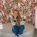 Esmeralda Moya Instagram - Sorteo, concurso, llámalo como quieras pero solo espero que te toque! Resulta que mi gran amiga @laurapomaresp tiene una de las mejores clínicas de estética @sainclinics ,mi madre y yo fuimos a visitarla y nos pareció muy buena idea sortear este pack maravilloso de tratamiento en cabina! 1 sesión de Criolipolisis 2 sesiones de Presoterapia 3 sesiones de Magic Colombia • • Solo tenéis que seguir la cuenta mencionada (@sainclinics )y además dejar un comentario en esta foto mencionando a vuestra mejor amig@, aquella que creáis que le haría una ilusión tremenda. Mi mami y yo una vez al@mes nos gusta dedicarnos un día para cuidarnos. Así que no descarto que lo hagamos! La o el ganad@r lo dirá @sainclinics en su perfil en una semana. 🍀 de la buena y bonita 🍀