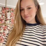 Esmeralda Moya Instagram - Sorteo, concurso, llámalo como quieras pero solo espero que te toque! Resulta que mi gran amiga @laurapomaresp tiene una de las mejores clínicas de estética @sainclinics ,mi madre y yo fuimos a visitarla y nos pareció muy buena idea sortear este pack maravilloso de tratamiento en cabina! 1 sesión de Criolipolisis 2 sesiones de Presoterapia 3 sesiones de Magic Colombia • • Solo tenéis que seguir la cuenta mencionada (@sainclinics )y además dejar un comentario en esta foto mencionando a vuestra mejor amig@, aquella que creáis que le haría una ilusión tremenda. Mi mami y yo una vez al@mes nos gusta dedicarnos un día para cuidarnos. Así que no descarto que lo hagamos! La o el ganad@r lo dirá @sainclinics en su perfil en una semana. 🍀 de la buena y bonita 🍀