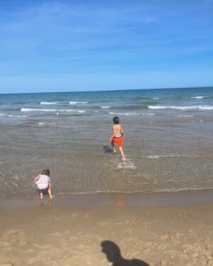 Esmeralda Moya Instagram - Recap: Vacaciones puente mayo, precioso en familia.
Hay de todo, desde playa, paseos, comida, huerta con el abuelo (abuelo de mi marido).

 No hay nada mejor que la familia, el equipo perfecto 💪🏻.