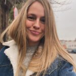 Esmeralda Moya Instagram - Según @elenafuriase en esta foto estoy muy guapa, mirad si es “exagerá” que cada vez que me ve me dice: “Mi Esme, estás más guapa que nunca”. Eso es amor de amiga y lo demás, tonterías 😂. Tengo que decir, que no solo por esto, por muchas otras cosas más que las dos sabemos, somos amigas y nos queremos. Tq 💫