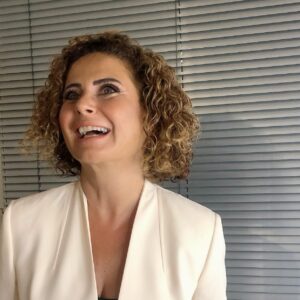 Actress Esra Akkaya HD Instagram Photos and Wallpapers April 2022