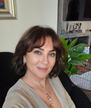 Esra Harmanda Instagram - Günaydın. İyi miyiz?
