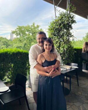 Esra Harmanda Instagram - Yılları ve yaşları saymaktan vazgeçtiğim dönemdeyim artik🎂🥂😘❤️