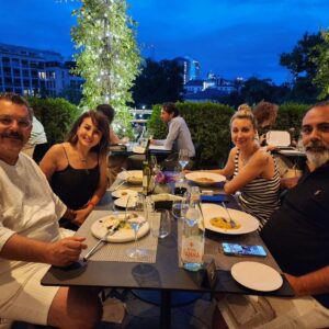 Esra Harmanda Instagram - Milano'dan sevgiler. Sürpriz sondaymis meğer. Sağlıkla huzurla🎂🙏🏼