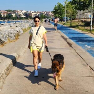 Esra Harmanda Instagram - Çocuğu gezmeye çıkardık! @prof.dr.borafarsak