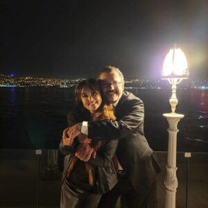 Esra Harmanda Instagram - 🤍 Para ve güç  mutluluk getirmez. Sağlığın yerindeyse ve kaprissiz bir eşin de varsa çocuklarına ve ona sarilmaktir mutluluk. Kadin icin de. Erkek icin de boyle. Otesini arama! 🤍. @prof.dr.borafarsak