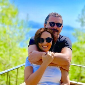 Esra Harmanda Instagram - Herkese sevdikleriyle saglik mutlu huzurlu bayramlar🍬☕️❤️