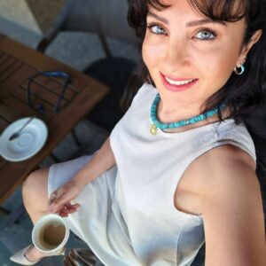 Esra Harmanda Instagram - Filtre kahve mi içsem gram altın mı alsam karar veremediğim bir sabah oldu. Günaydın🍀