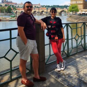 Esra Harmanda Instagram - O evlatlarından bir cöp almayan, beklemeyen, hep veren ve bununla mutlu olabilen sanirim dunyadaki ender  babalardan. Korkarım ki ölene kadar da değişmeyecek. Babalar günün kutlu olsun aşk❤️🧿 @prof.dr.borafarsak