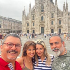 Esra Harmanda Instagram - Milano'dan sevgiler. Sürpriz sondaymis meğer. Sağlıkla huzurla🎂🙏🏼